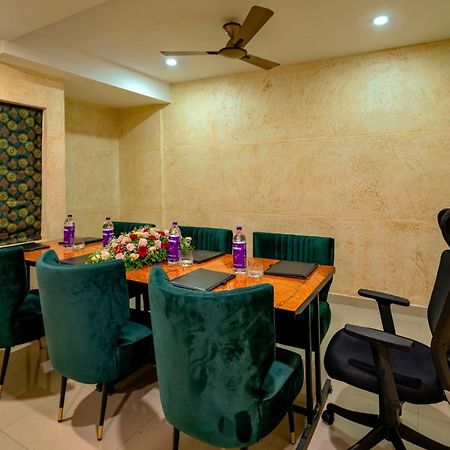 Hotel Malika Residency Ettumanoor Экстерьер фото