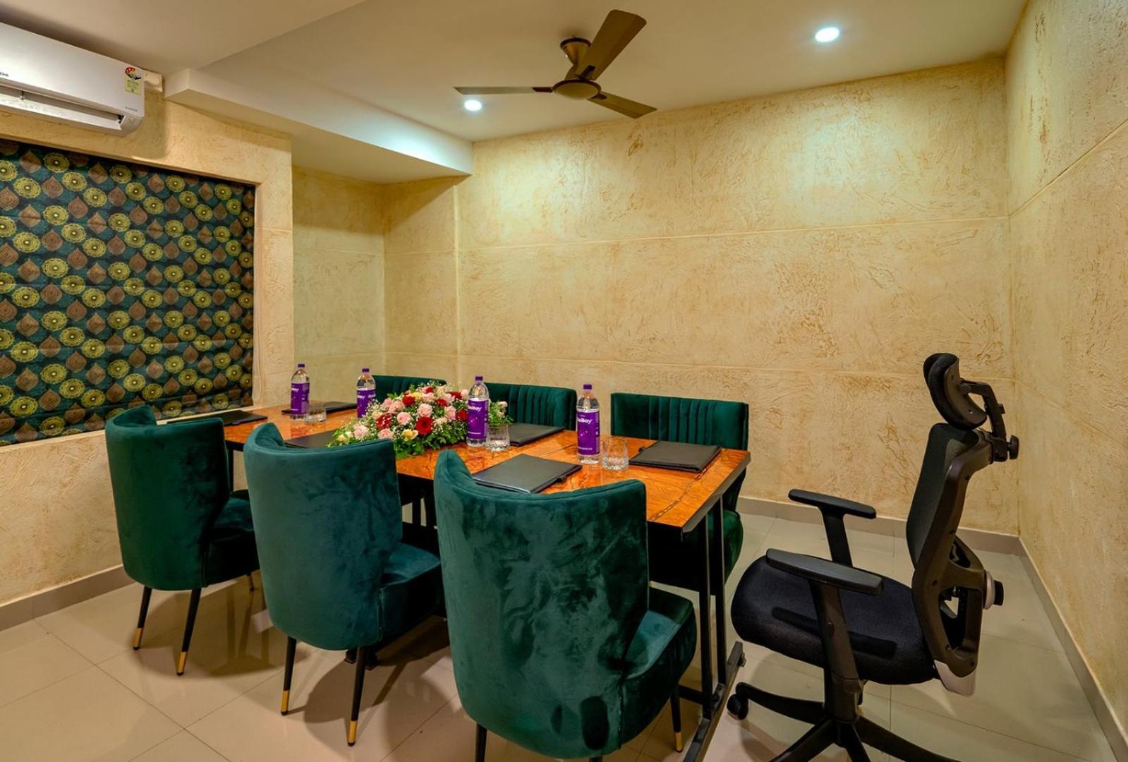 Hotel Malika Residency Ettumanoor Экстерьер фото